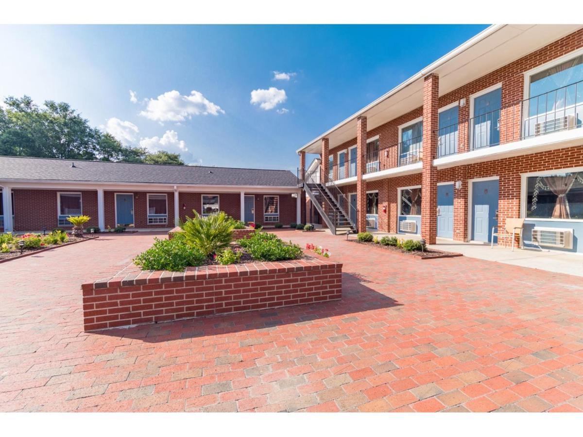 Winton Inn & Suites Barnwell Exterior foto